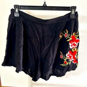 Earthbound Trading Company Black Floral Embroidered Shorts Size Large